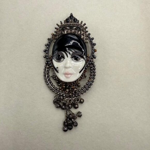 Vintage Retro Flapper Face Brooch Hand-Painted Lady Pin Art Deco Style - Picture 1 of 10
